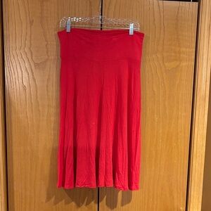 Lock & Love Red Midi Skirt 
Size M
